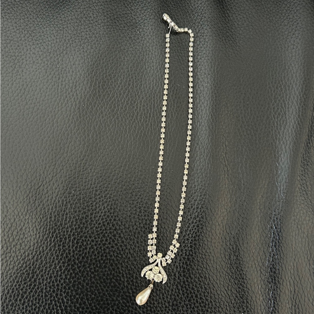 Vintage Elegant faux crystal, Necklace with Pearl Drop
